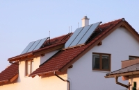 Ce pret platim pentru un sistem de panouri solare pe casa ?