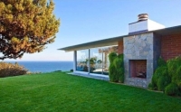 Actorul Brad Pitt si-a vandut casa din Malibu cu 12 mil.$